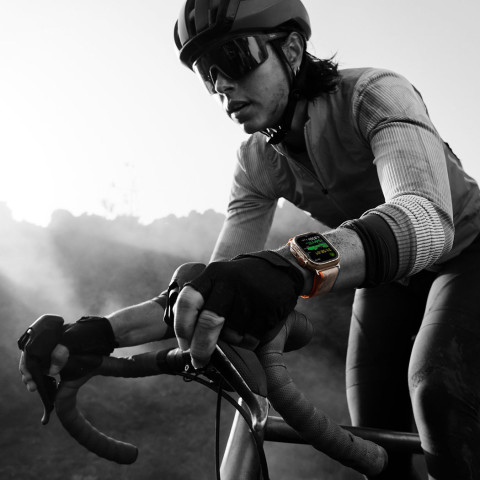Смартгодинник Apple Watch Ultra 2 GPS + Cellular, 49mm Titanium Case with Green/Grey Trail Loop – M/L
